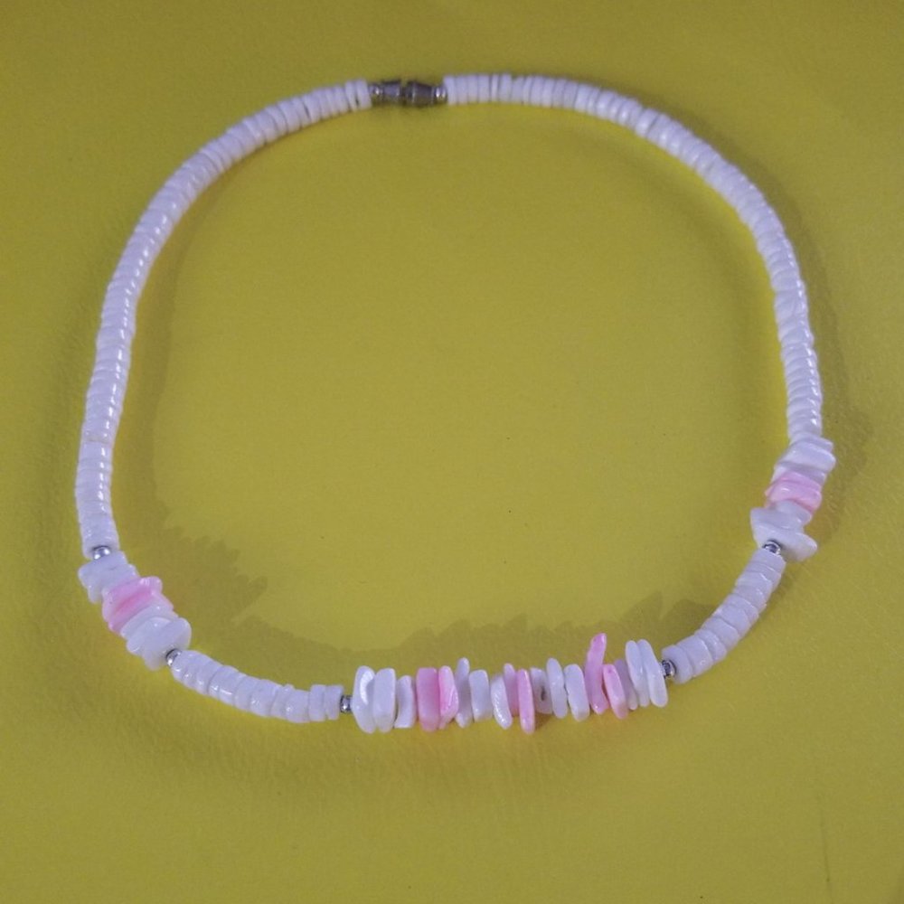 Vintage 90's costume Coral shell type necklace
